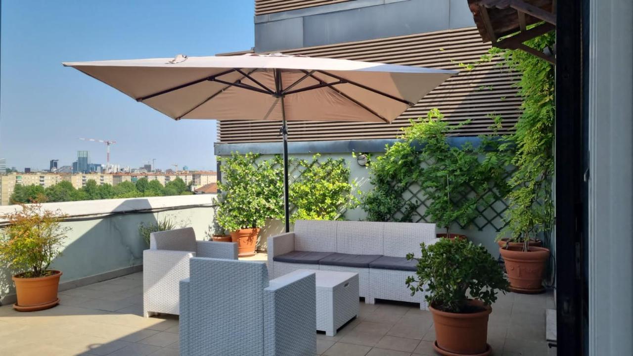 City Life Sky Apartment- Mico- Breathtaking Penthouse Milan Bagian luar foto